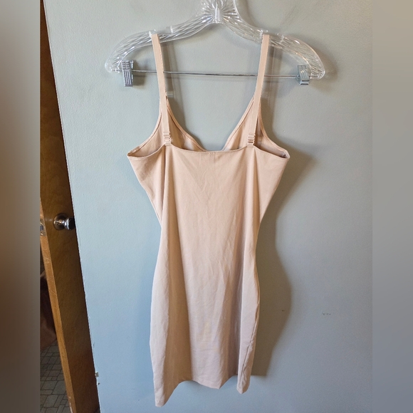 SPANX Tan Garment - Picture 4 of 4